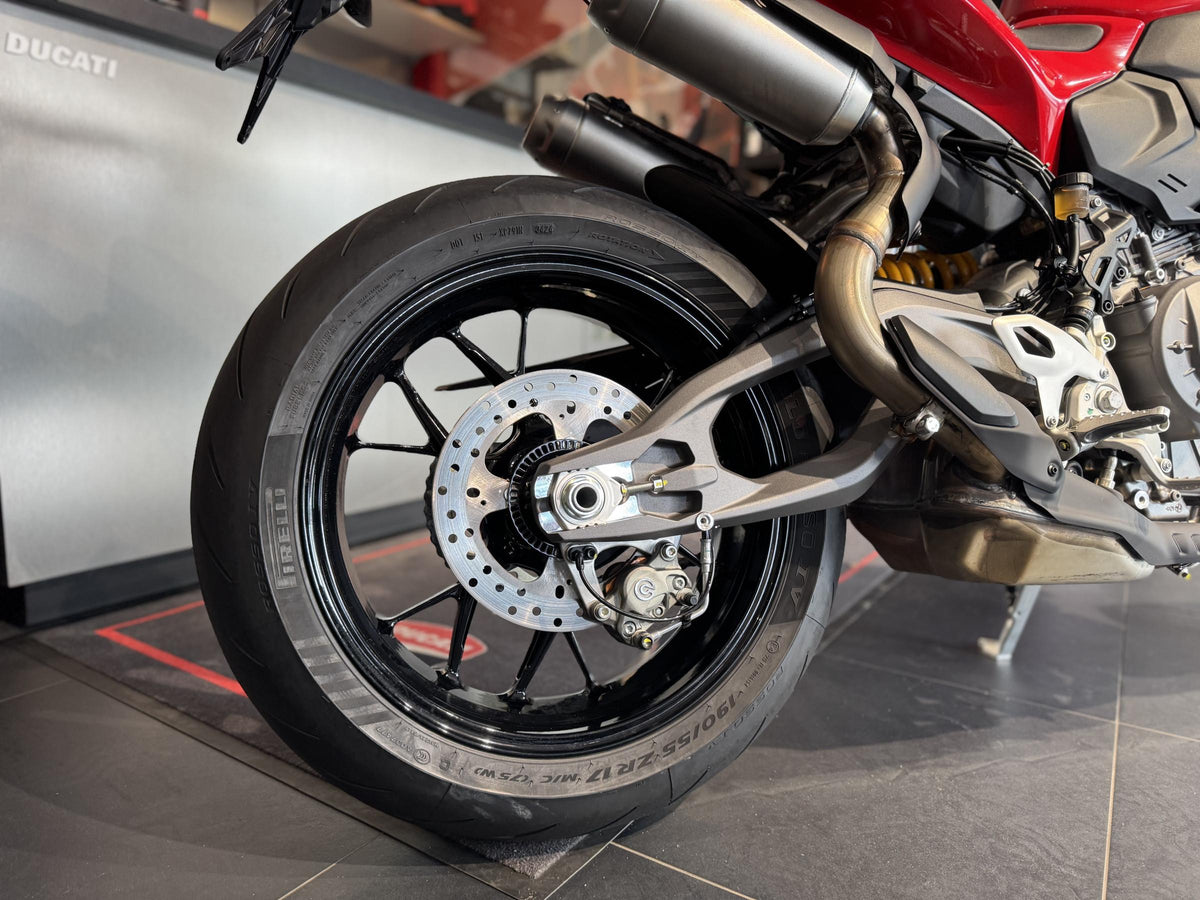 Ducati Streetfighter V2 S