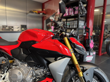 Ducati Streetfighter V2 S