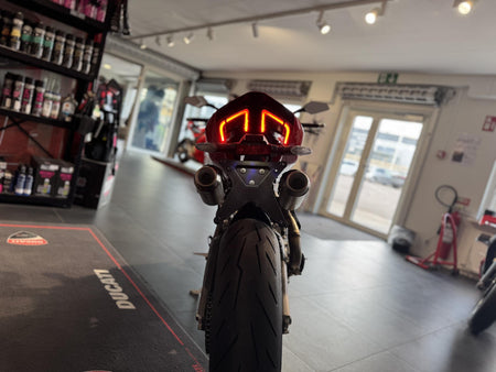 Ducati Streetfighter V2 S