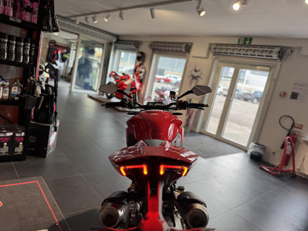 Ducati Streetfighter V2 S