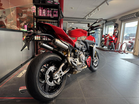 Ducati Streetfighter V2 S