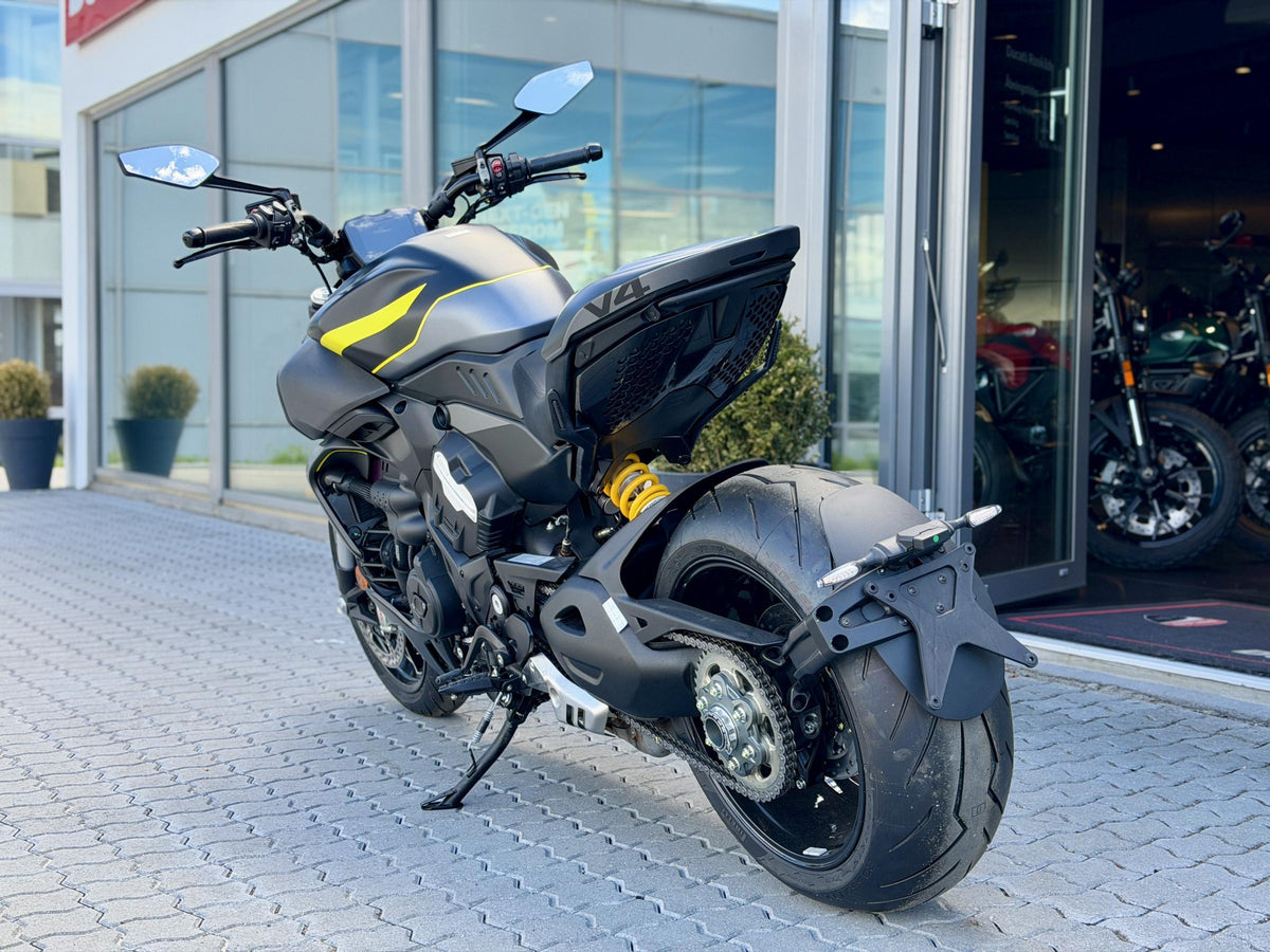 Ducati Diavel V4