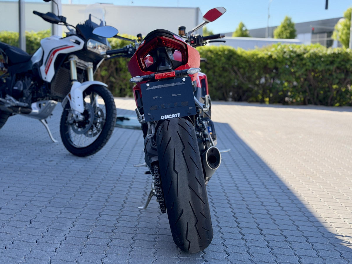 Ducati Streetfighter V2
