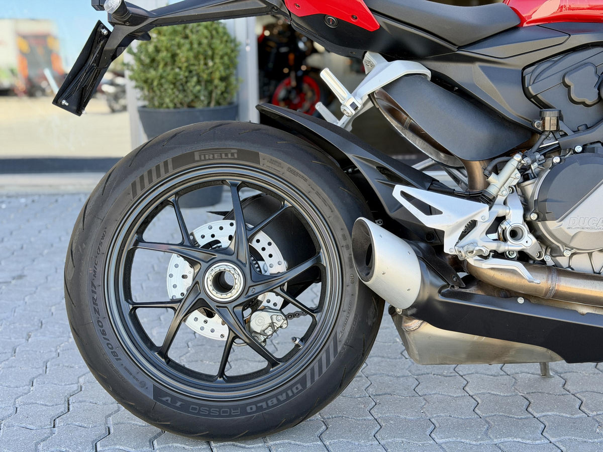 Ducati Streetfighter V2
