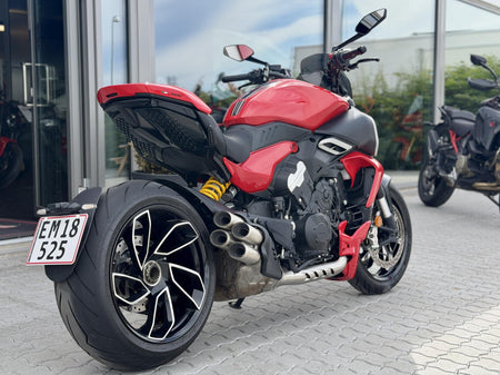Ducati Diavel V4