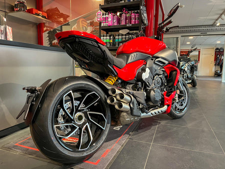 Ducati Diavel V4