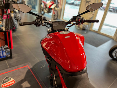 Ducati Diavel V4
