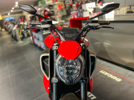 Ducati Diavel V4