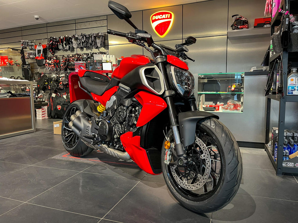 Ducati Diavel V4