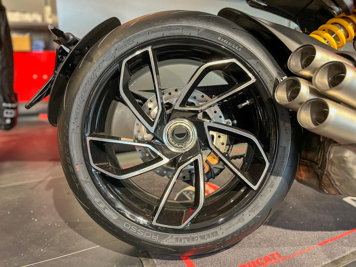 Ducati Diavel V4