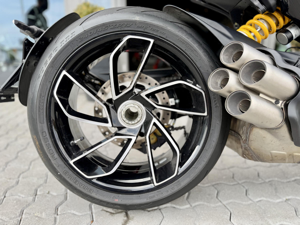 Ducati Diavel V4